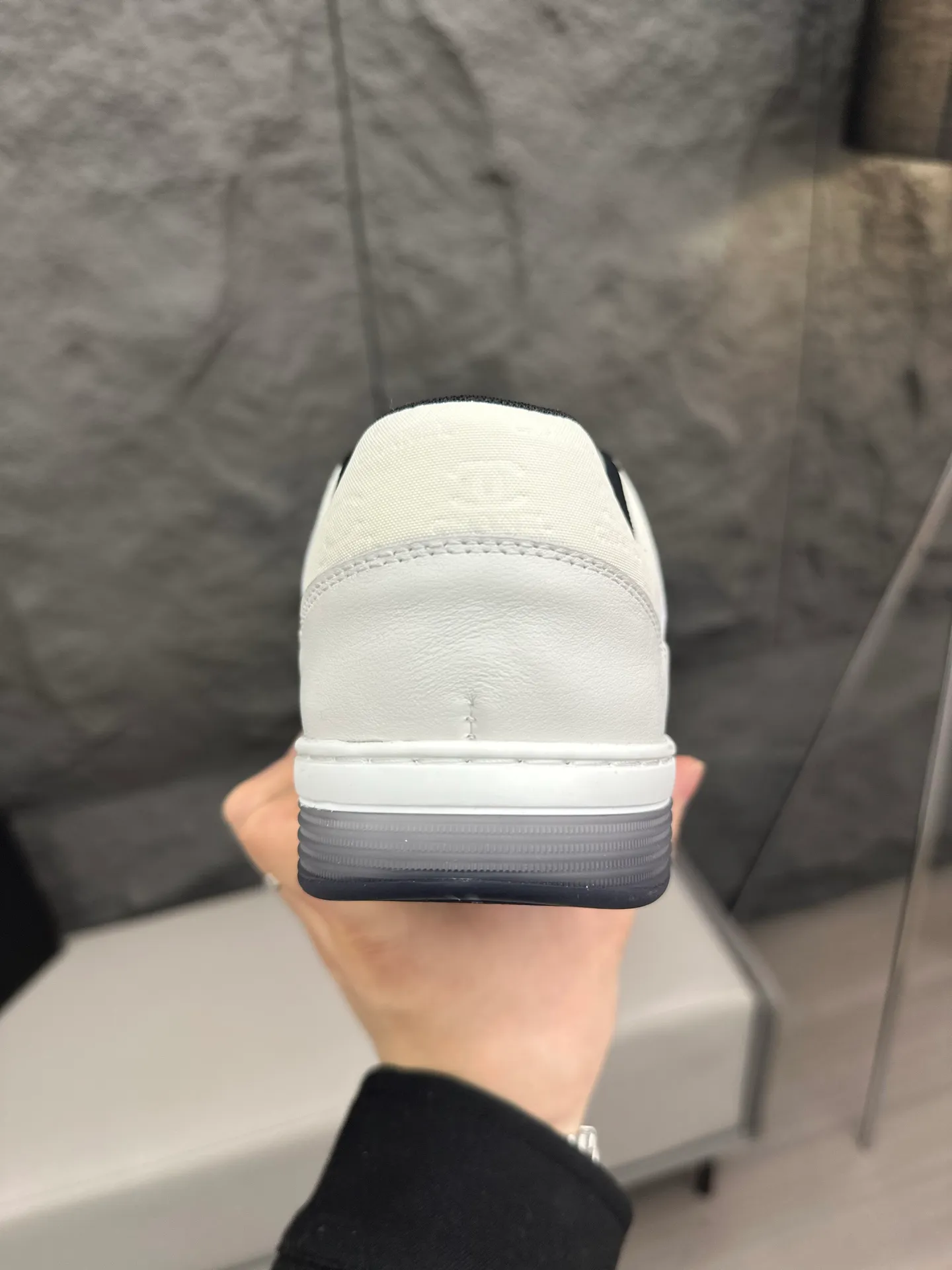 💰740 Chanel, 2024 spring new style / ♞size; 38~45 (38 45 customized) Men's Chanel sneakers, January's style premium is super serious, basically you can't buy it. The counter sister received this color and it happened to be in my men's size. I really didn't like it at first, but after I put it on, I found it to be very versatile. The same design of the diamond surface of the classic CF flap bag is very recognizable, and the double C The logo is not too high-profile. I love it. I recommend this one and you must try it on. You can’t tell how handsome it is by looking at the pictures.
